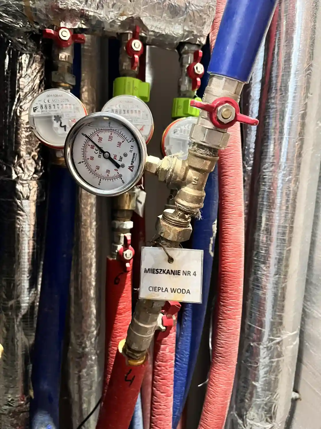 Próba ciśnieniowa instalacji wodnej w Gdyni i Gdańsku